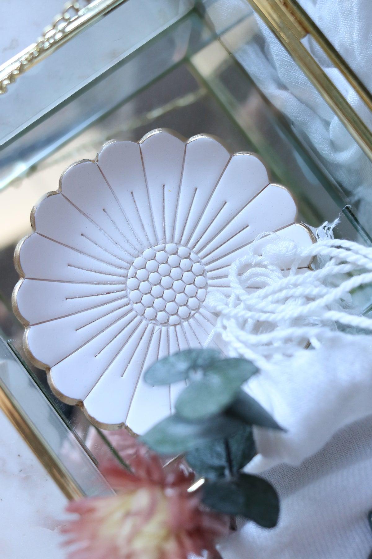 Daisy Dish - Petal & Posy